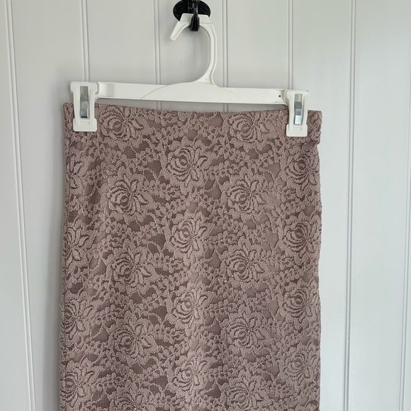 Forever 21 Lace Overlay Pencil Skirt Size Small - Picture 3 of 8